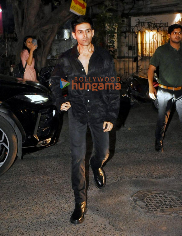 photos celebs attend kartik aaryans birthday party in bandra 5