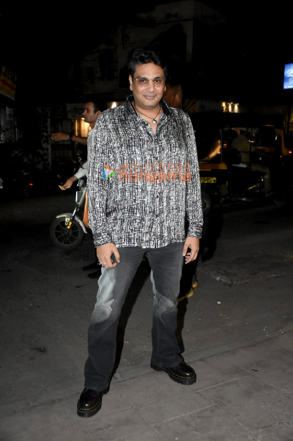 photos celebs attend kartik aaryans birthday party in bandra1 11