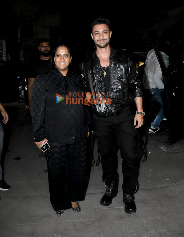 photos celebs attend kartik aaryans birthday party in bandra1 8
