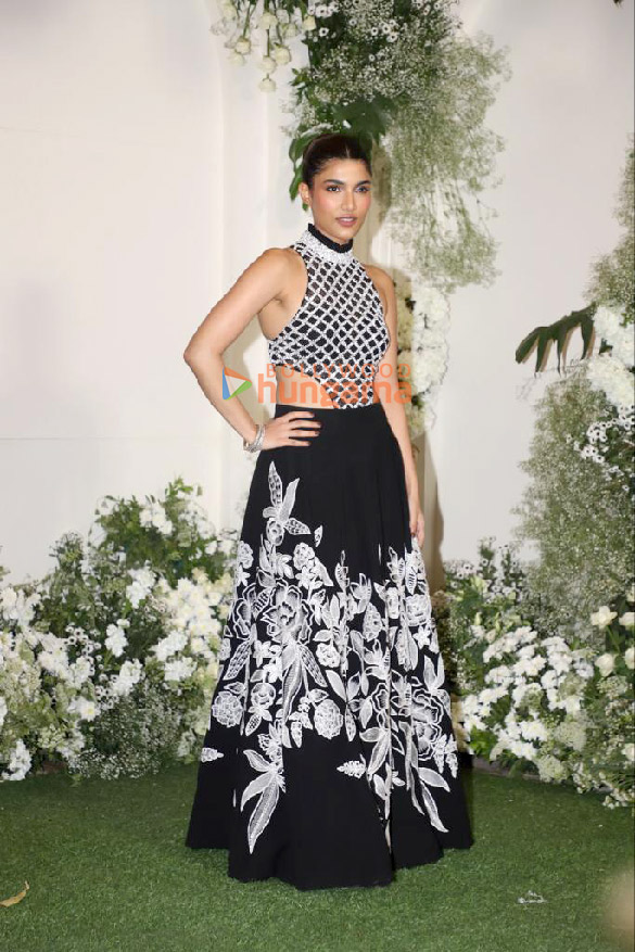 photos celebs attend manish malhotras diwali bash 27
