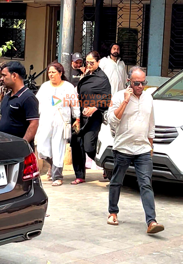 Photos: Celebs attend Sanjay Gadhvi’s funeral Photos: Celebs attend Sanjay Gadhvi’s funeral
