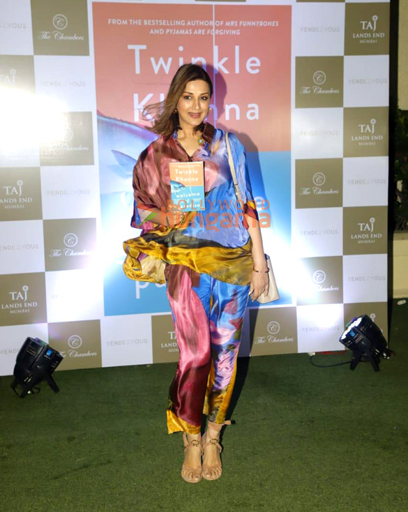photos celebs grace the launch of twinkle khannas book in mumbai 3 2