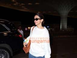 Photos: Deepika Padukone and Sussanne Khan snapped at the airport