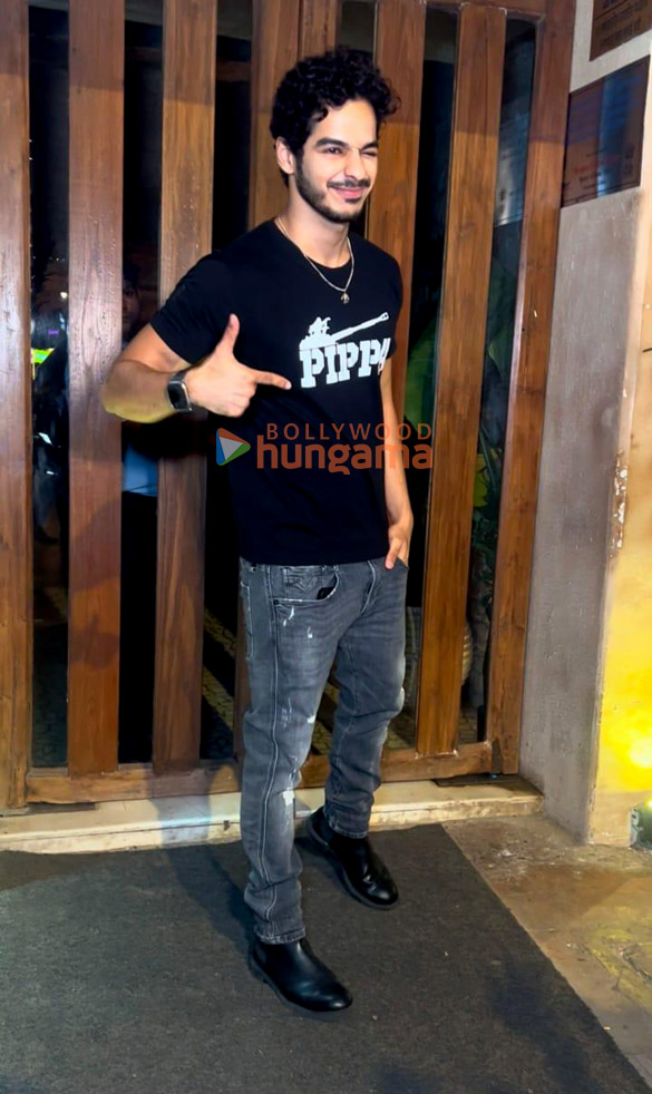 photos ishaan khatter snapped at bastian in bandra 2
