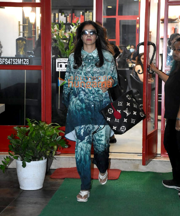 photos kajol spotted at mauh salon in bandra 4