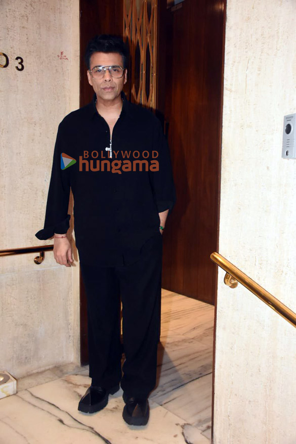 photos kareena kapoor khan karisma kapoor and karan johar snapped at manish malhotras house in bandra 3