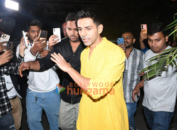 photos kartik aaryan snapped at sara ali khans diwali party 2
