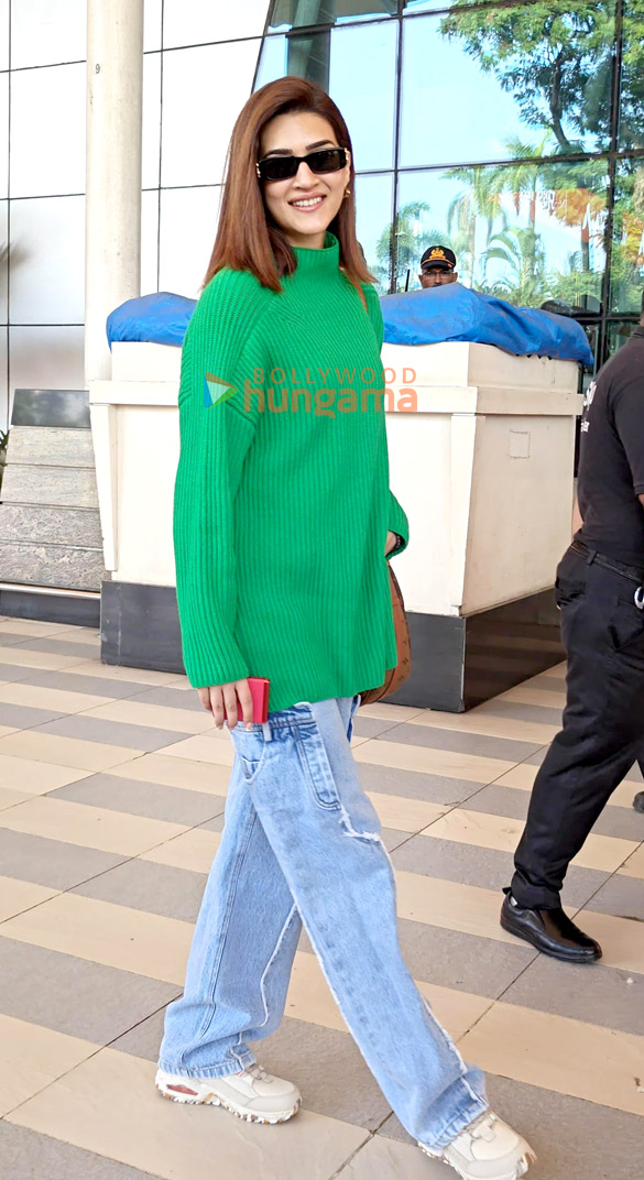 photos kriti sanon snapped at the airport 4