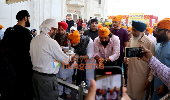 photos ranbir kapoor bobby deol and team animal seek blessings at sri bangla sahib gurudwara in new delhi after trailer launch 2