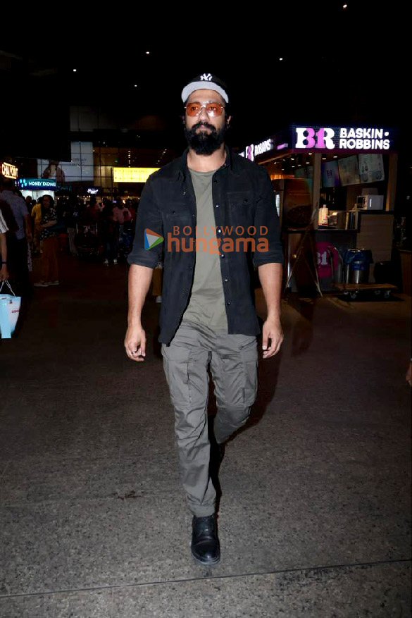 photos ranbir kapoor vicky kaushal and others snapped at the airport 6