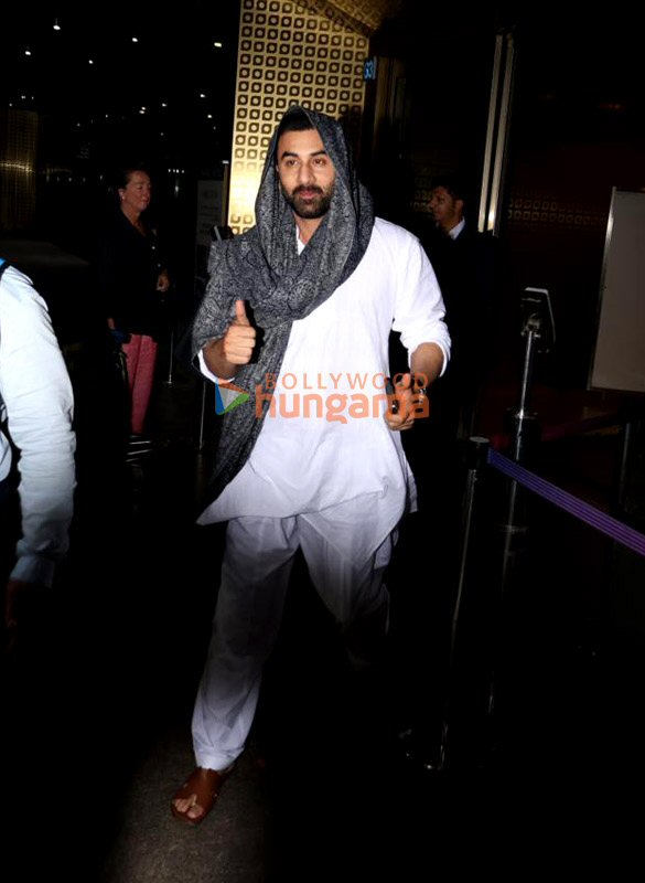 Photos: Ranbir Kapoor and Saif Ali Khan snapped at the airport Photos: Ranbir Kapoor and Saif Ali Khan snapped at the airport