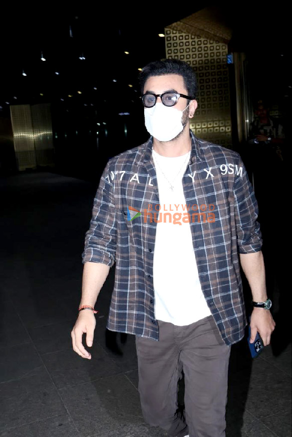 photos ranbir kapoor snapped at the airport 2 8