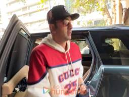 Photos: Ranbir Kapoor snapped in Bandra