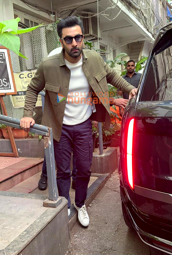 photos ranbir kapoor snapped outside krome studios in bandra 1 2