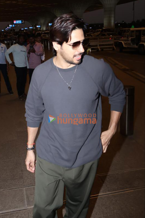 photos rani mukerji sidharth malhotra and shilpa shetty snapped at the airport 3