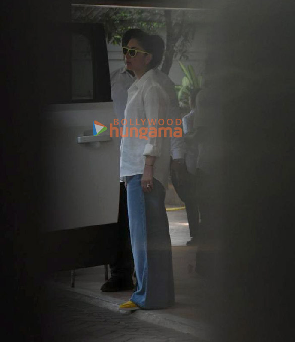 photos saif ali khan and kareena kapoor khan snapped in bandra 4 4