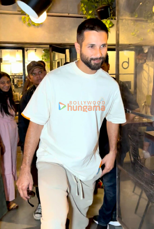 photos shahid kapoor and mira kapoor snapped at a cafe in bandra 1