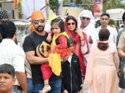 Photos: Shilpa Shetty, Raj Kundra and their kids snapped at a Gurudwara on Guru Purab
