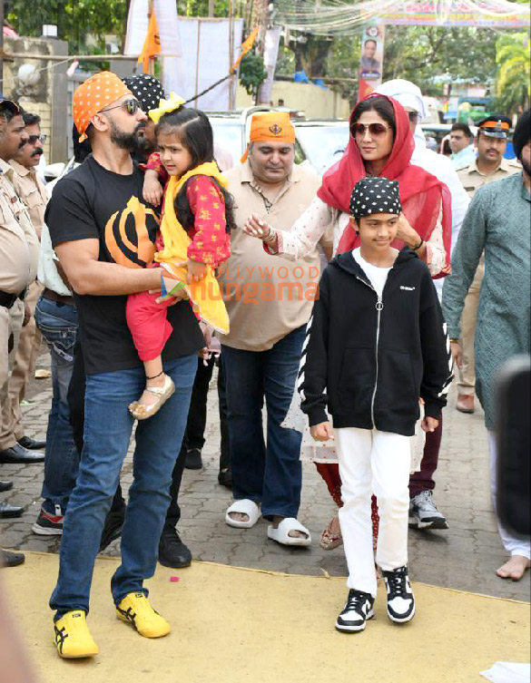 photos shilpa shetty raj kundra and their kids snapped at a gurudwara on guru purab 4