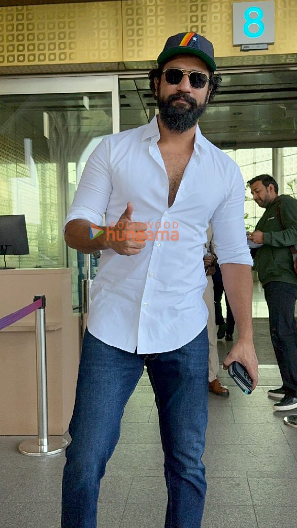 photos shraddha kapoor rajkummar rao and vicky kaushal snapped at the airport 3