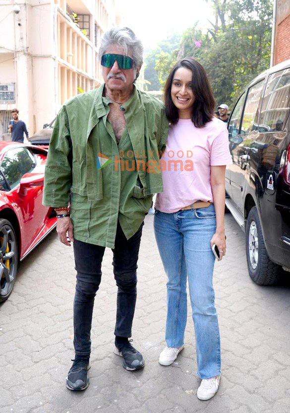 photos shraddha kapoor and shakti kapoor snapped at a shoot 5