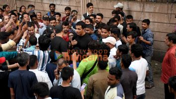 Photos: Sonu Sood snapped celebrating Diwali with fans