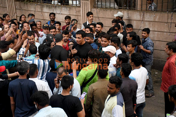Photos: Sonu Sood snapped celebrating Diwali with fans Photos: Sonu Sood snapped celebrating Diwali with fans