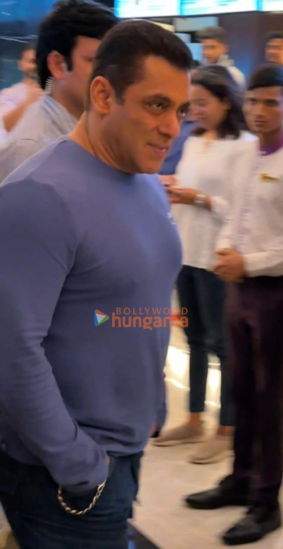 photos tiger 3 stars salman khan katrina kaif and emraan hashmi snapped at a fan meet and greet event 1