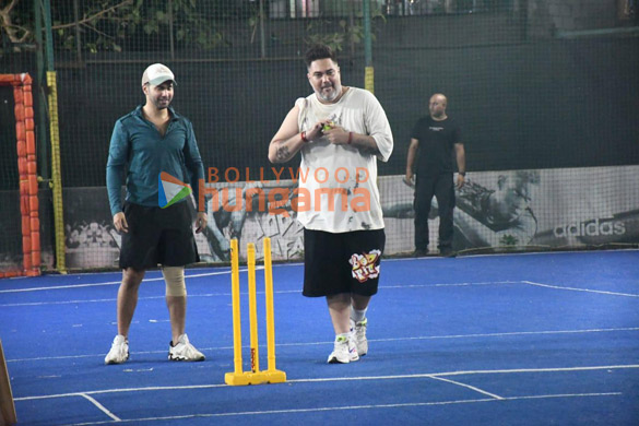 Photos Varun Dhawan, Rohit Dhawan and others snapped playing cricket (2)