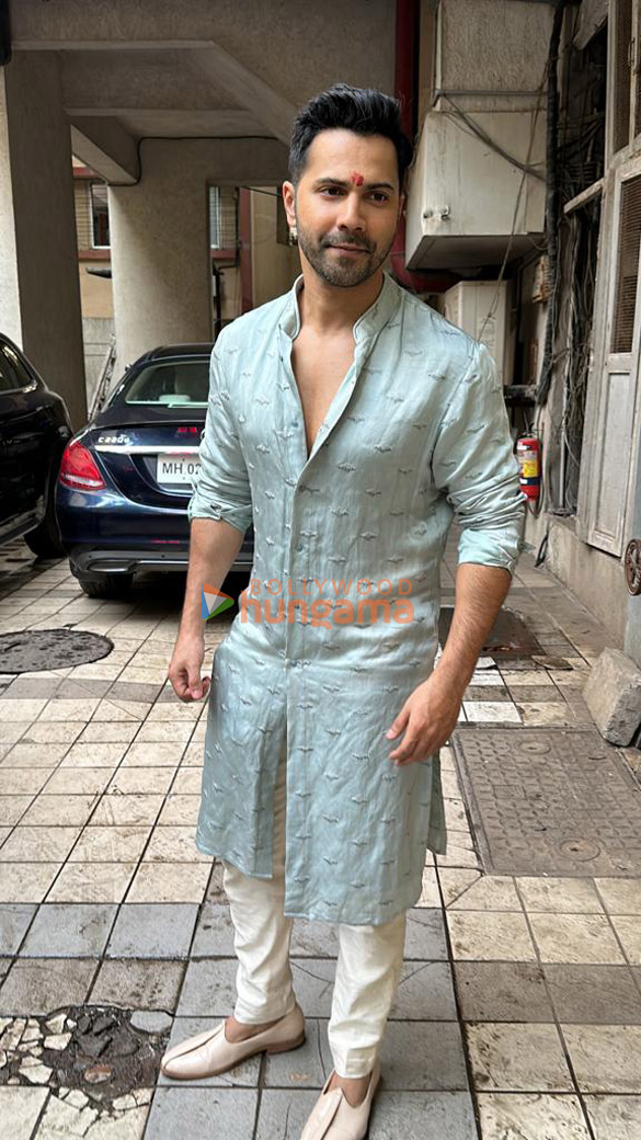 Photos: Varun Dhawan snapped at his office for Dhanteras Puja Photos: Varun Dhawan snapped at his office for Dhanteras Puja
