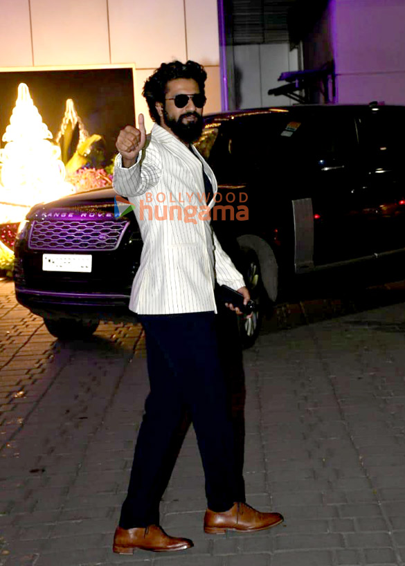 photos vicky kaushal snapped at kalina airport 3