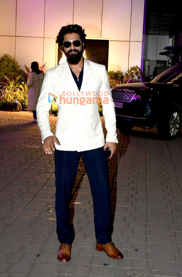 photos vicky kaushal snapped at kalina airport 4