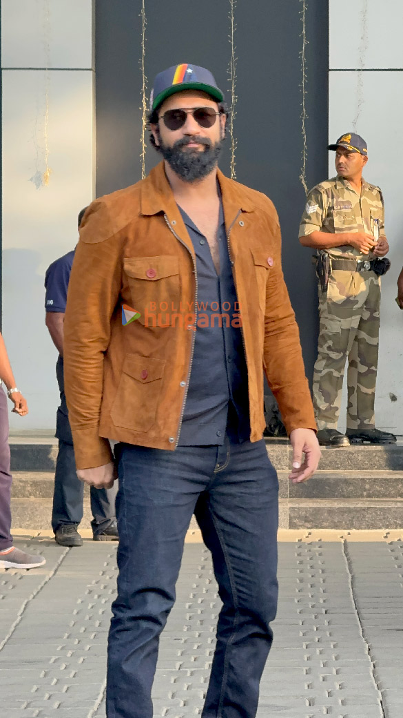photos vicky kaushal snapped at the airport 1 3