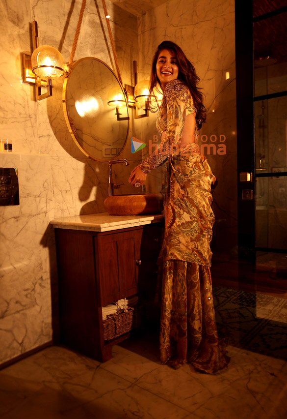 pooja hegde 5 67