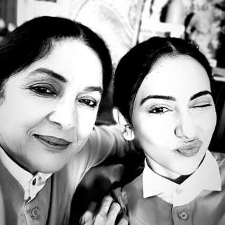 Rakul Preet Singh teases fans with on-set picture as she poses with Neena Gupta!