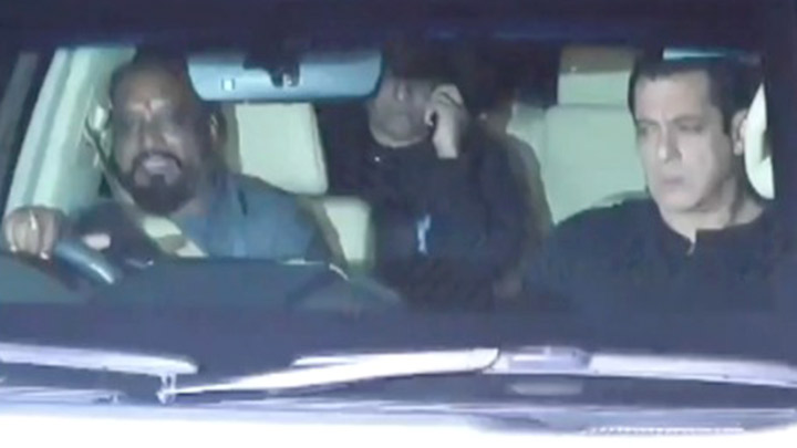 Salman Khan arrives in a black kurta as paps capture a glimpse of him ...