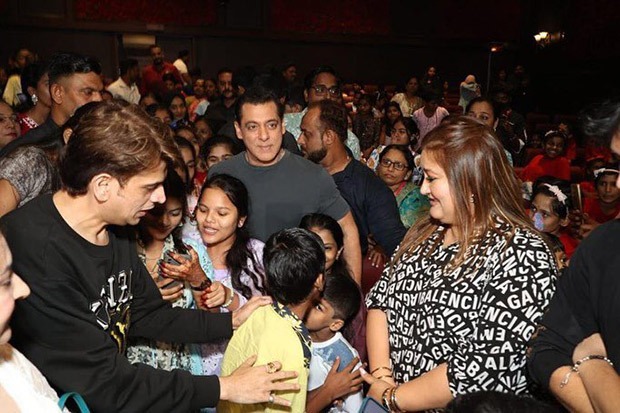 Salman Khan is all smiles as he meets kids at Children’s Day special screening as Tiger 3 surpasses Rs. 140 crores; watch videos Salman Khan is all smiles as he meets kids at Children’s Day special screening as Tiger 3 surpasses Rs. 140 crores; watch videos