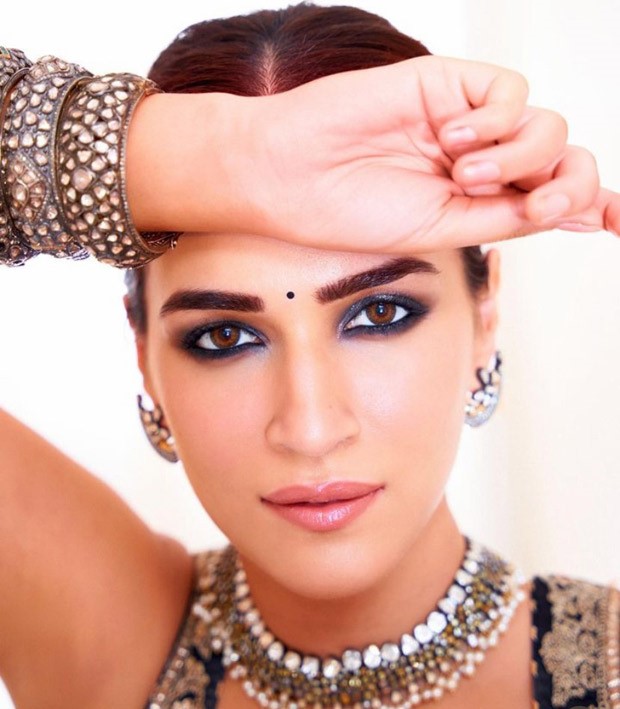 Kriti Sanon Looks Scintillating In Stylish Black Lehenga At Ekta Kapoors Diwali Bash