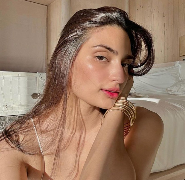 Athiya Shetty in a soft glam makeup look for her beach vacation is slaying and how