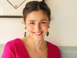 Fans & paps go berserk as Alia Bhatt greets them from her car
