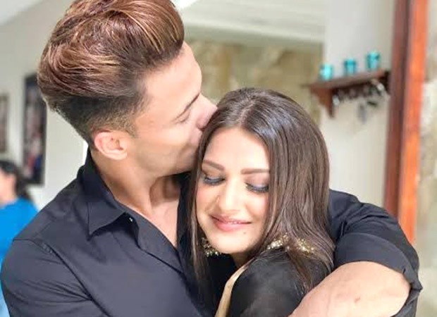 Himanshi Khurana shares a heartfelt note revealing her separation from Asim Riaz; says, “We are sacrificing our love for our different religious beliefs”