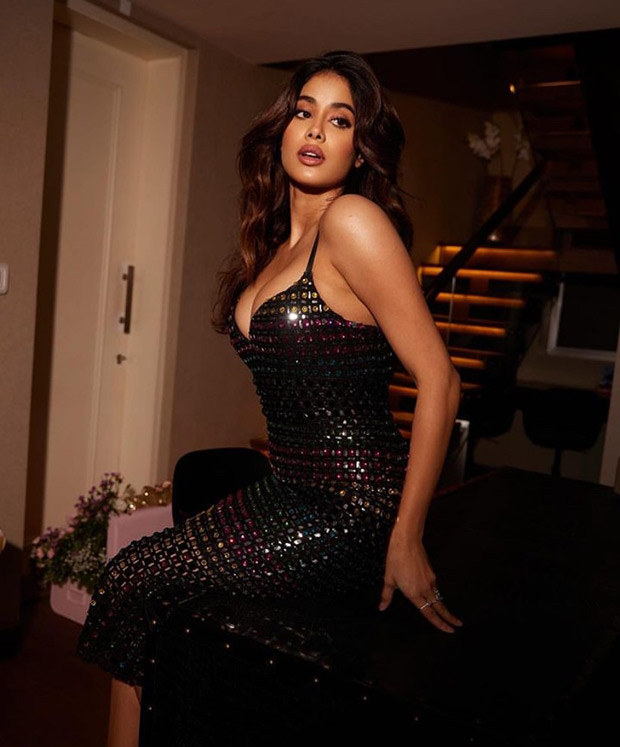 Janhvi Kapoor stole the show at The Archies premiere, dazzling in a stone-studded dress
