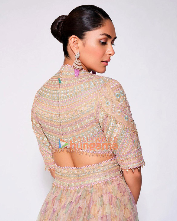 mrunal thakur 4 74