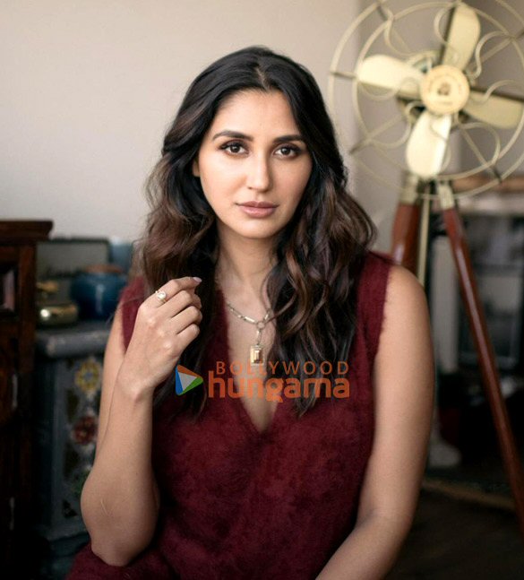 nikita dutta 3 70