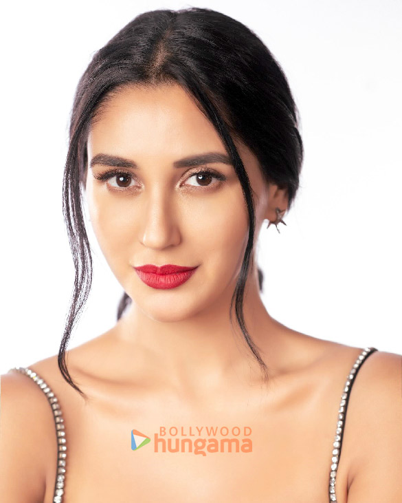 nikita dutta 3 66