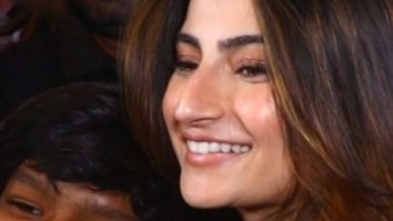 OMG! Palak Tiwari gets mobbed by paps & fans