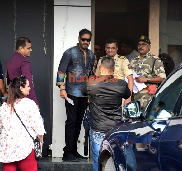 photos ajay devgn and yug devgn snapped at kalina airport 1