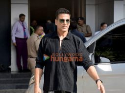 Photos: Akshay Kumar snapped at Kalina airport as he leaves for Christmas holiday with family