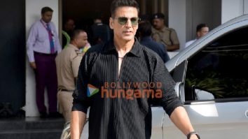 Photos: Akshay Kumar snapped at Kalina airport as he leaves for Christmas holiday with family