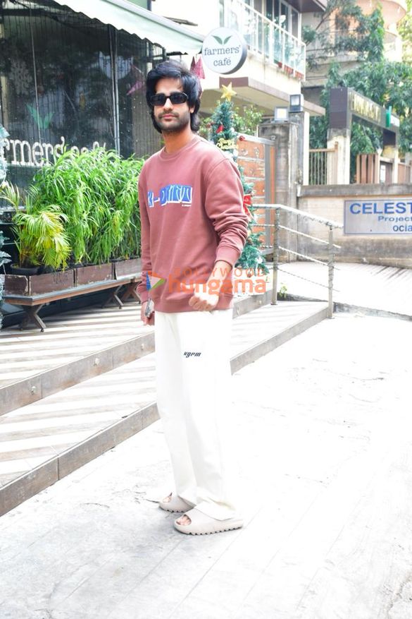 photos aman devgan snapped in bandra 1